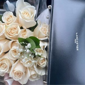 Handbag.Shoulder bag. Crossbody.Cowhide Leader. Black. Lancaster.Silver Hardware